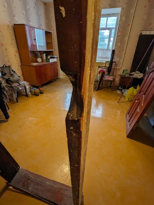 Входная дверь с коробом дерево