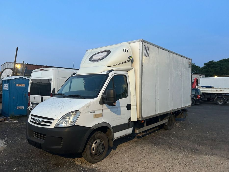 Iveco Daily 35C15  Iveco Daily 35C15 3.0 diesel 2007r izoterma+winda Stan Bardzo Dobry