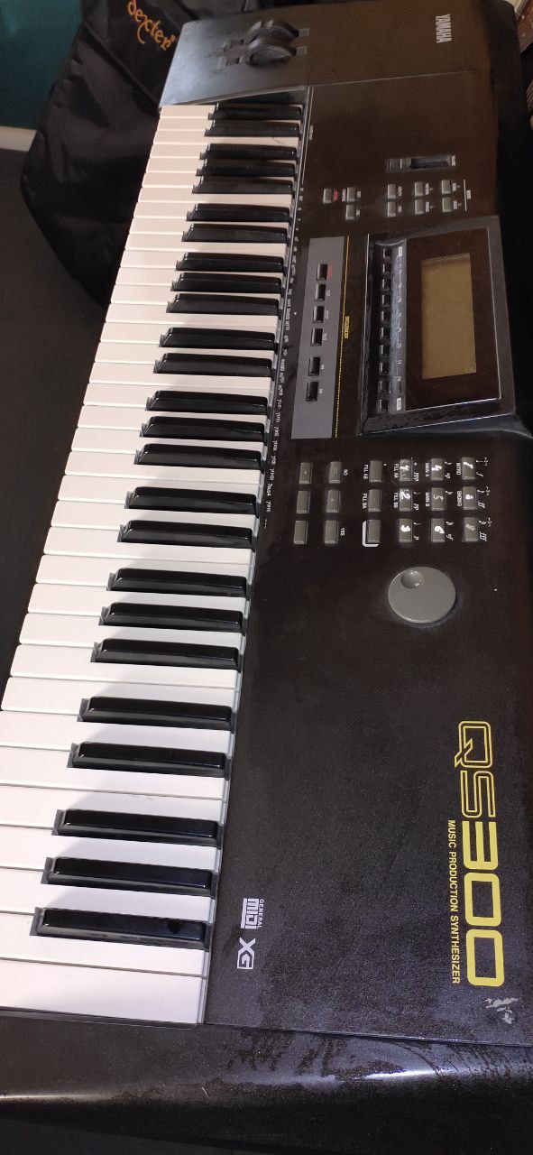 Синтезатор Yamaha QS300