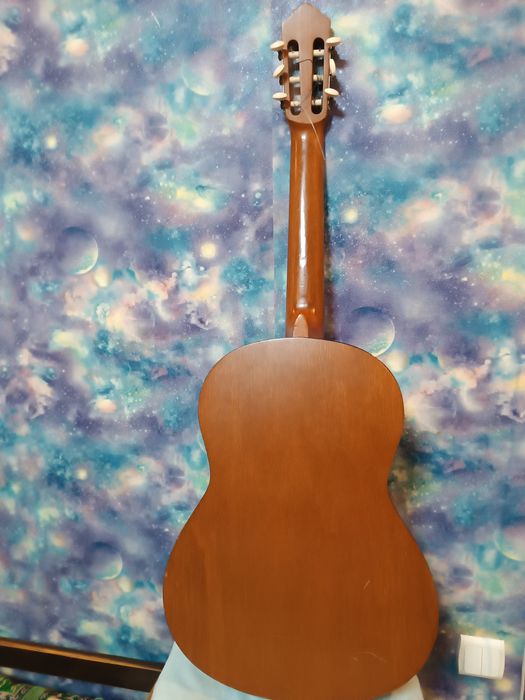 Продам классическую гитару Yamaha c40m