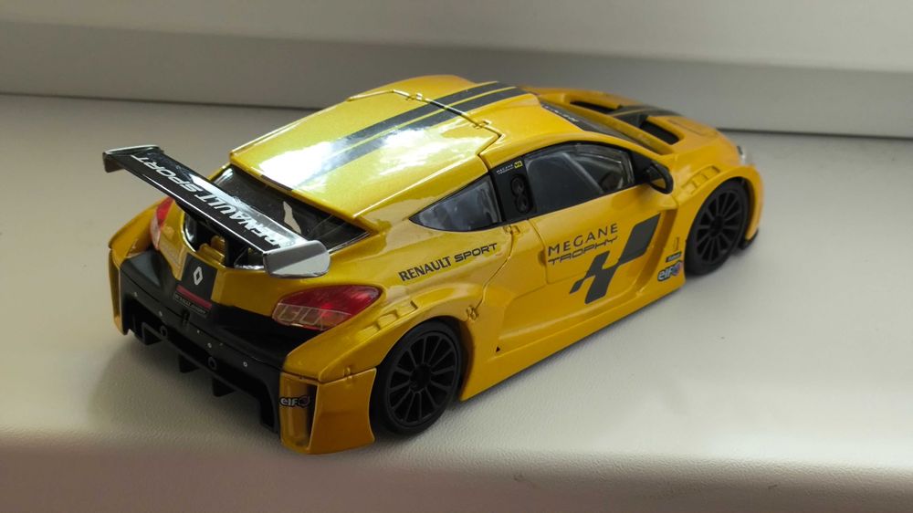 Модель, машинка Renault Megane Trophy 1.24 Bburago