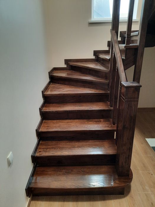 Сходи, сходи дерев'яні, сходи дубові,