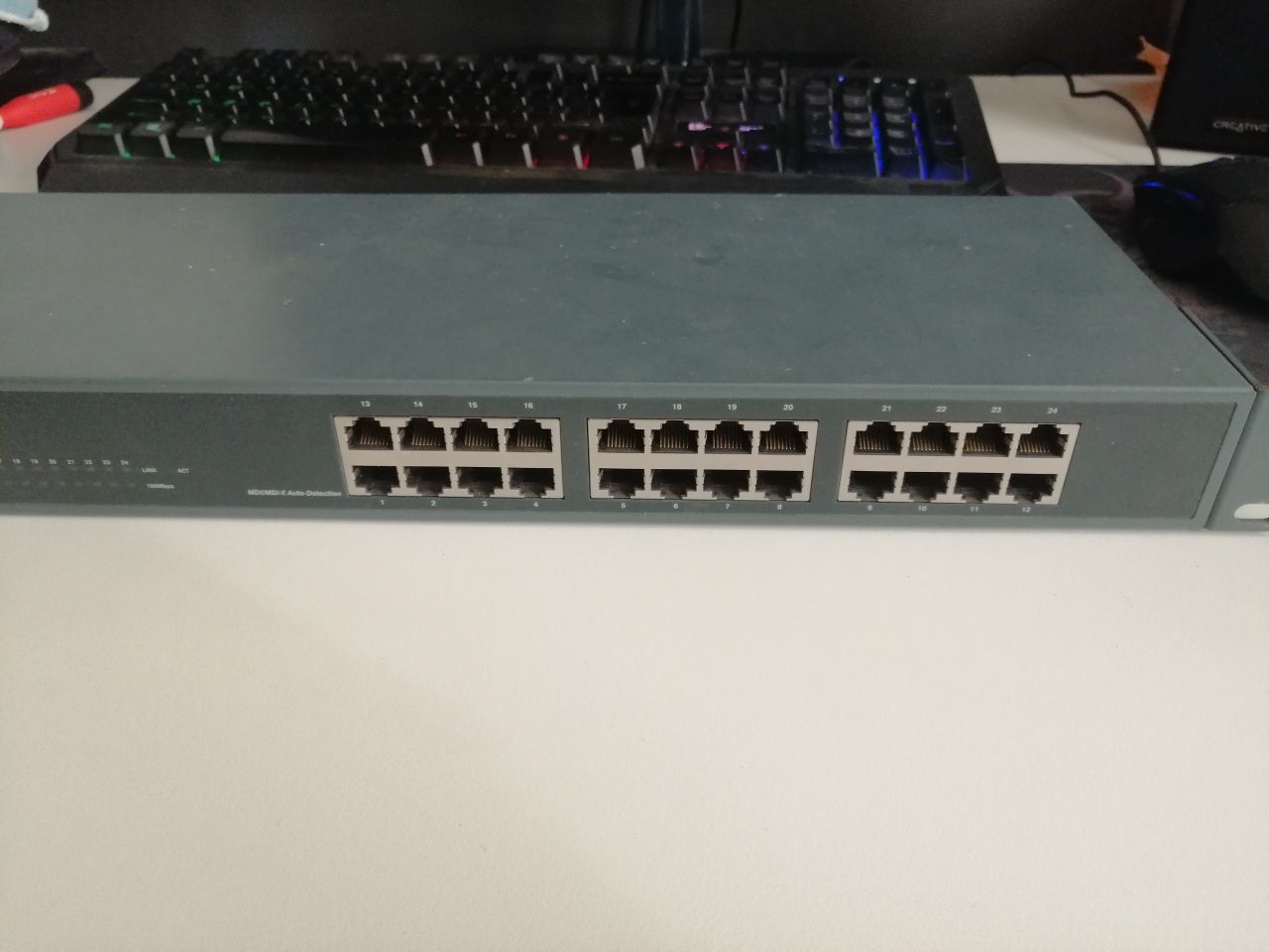 Switch ethernetowy 100mbps 24 gniazda