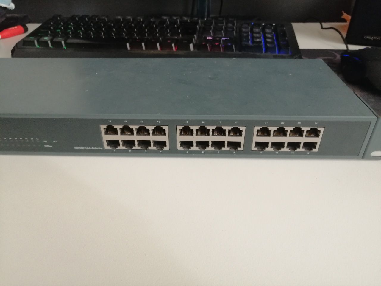 Switch ethernetowy 100mbps 24 gniazda