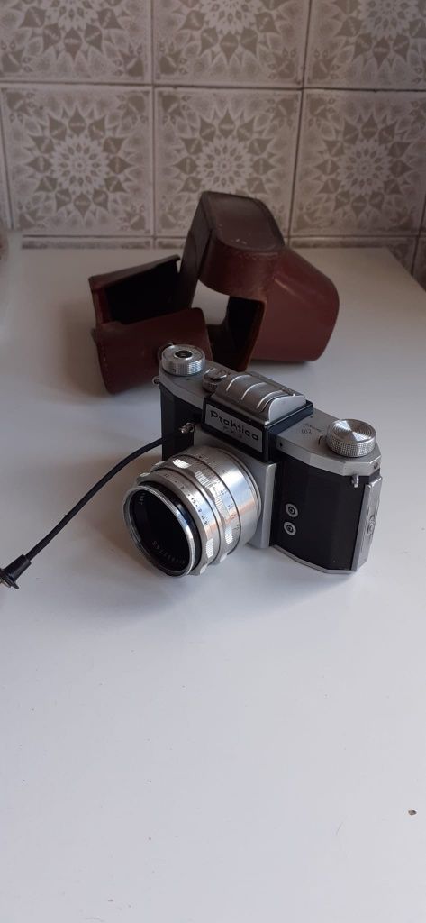 Maquina fotográfica 'Praktica' F.X3 e estojo
Germany

125€