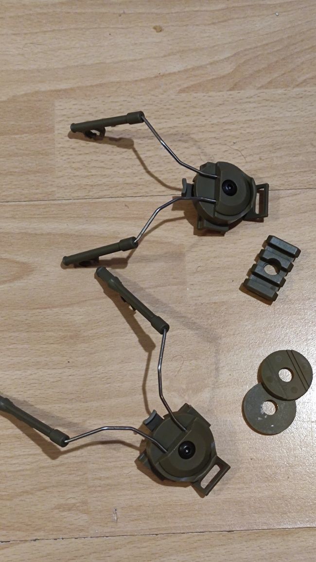 Adapter do słuchawek aktywnych na hełm