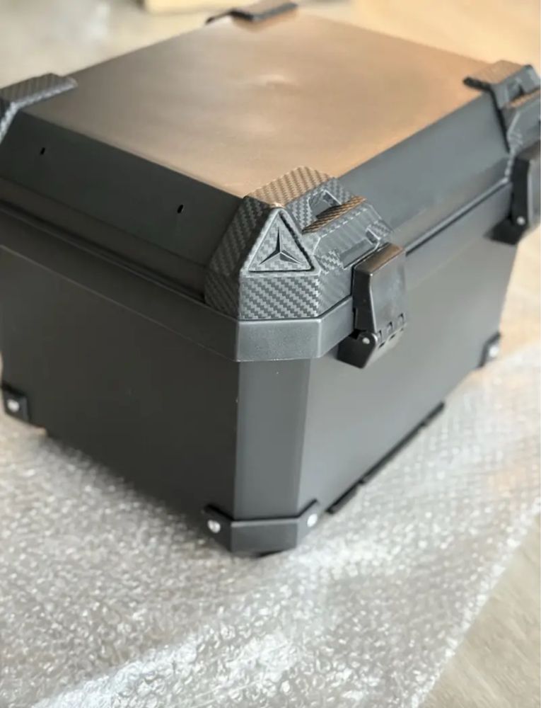Top Case Universal 45L Novos - cor Preto