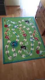 Sprzedam dywan dziecięcy. Wzór na dywanie to gra planszowa dla dzieci