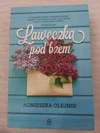 Ławeczka pod bzem. Agnieszka  Olejnik. Książka