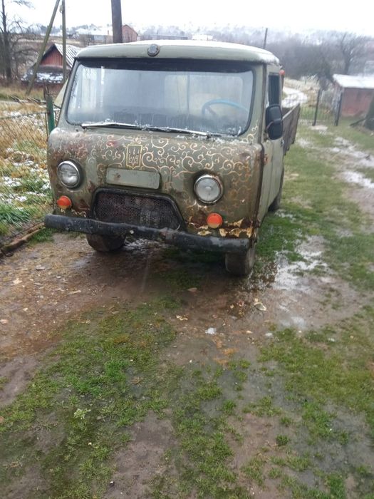 Продам УАЗ бортовий не на ходу