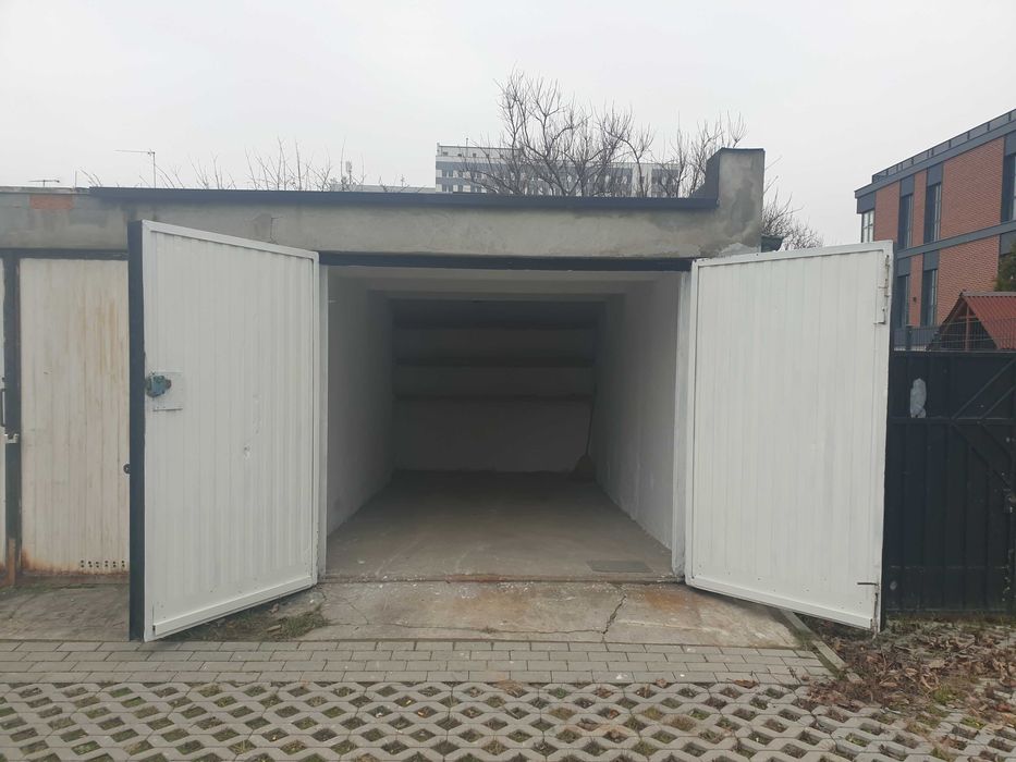 sprzedam garaż na Winogradach    -  rezerwacja