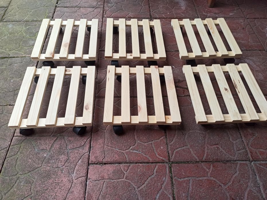 Podstawka na kółkach na donicę lubi inne przedmioty