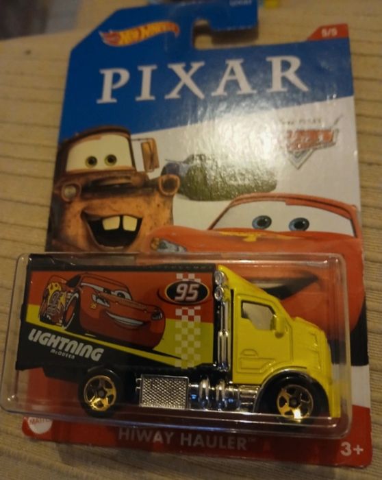 Hauler pixar cars hot wheels