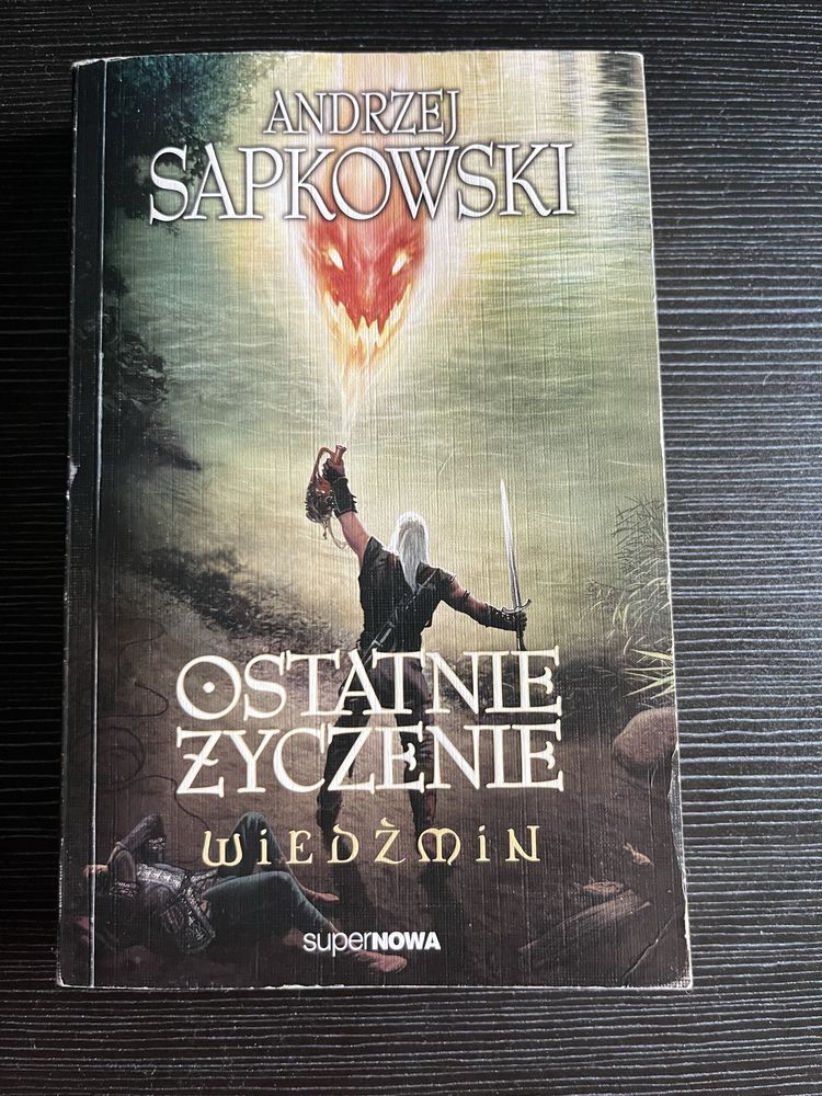 Książki- fantastyka, horror, kryminał (Wiedźmin, Harry Potter)