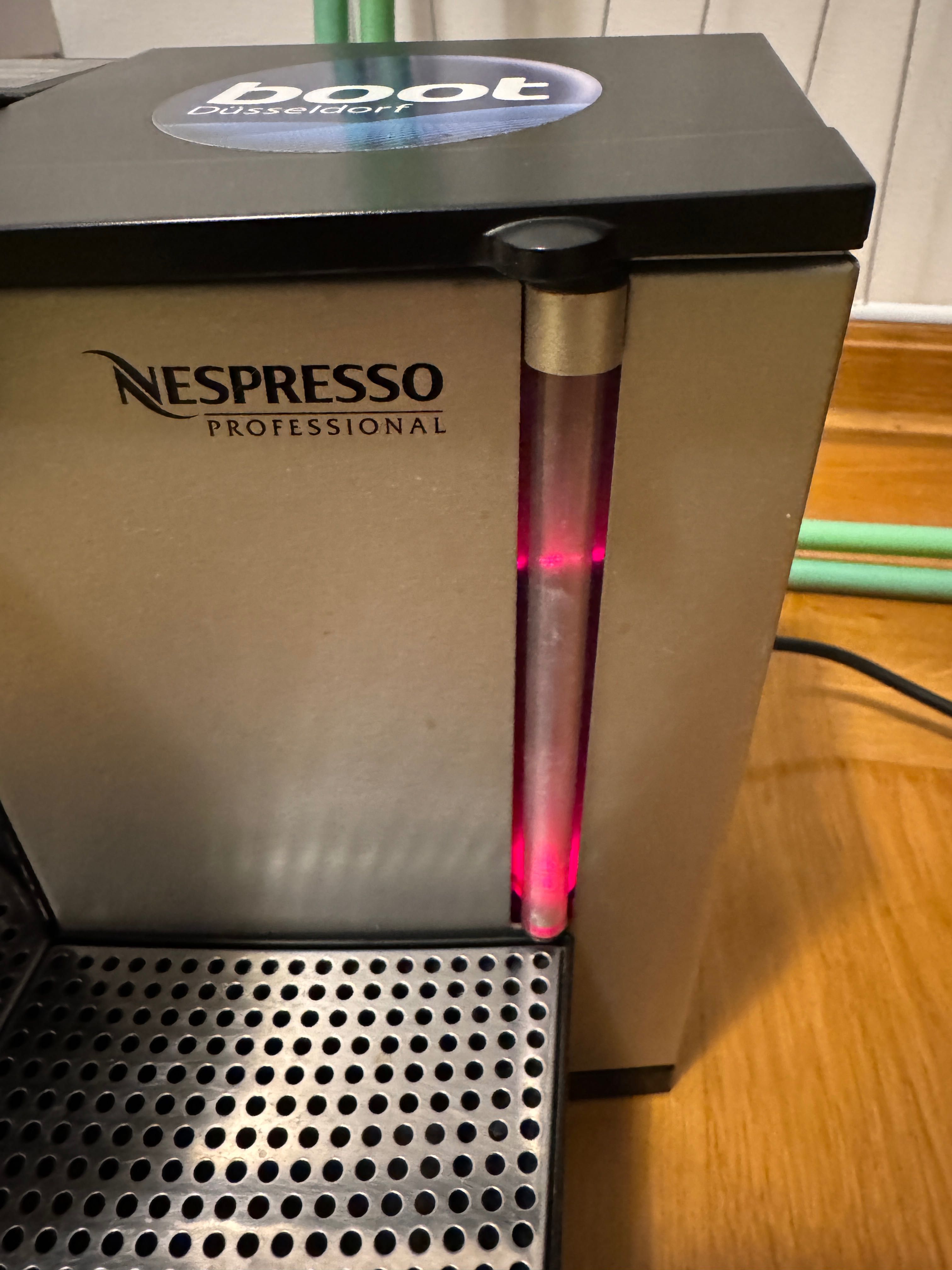 Ekspres do kawy Nespresso Professional typ 758