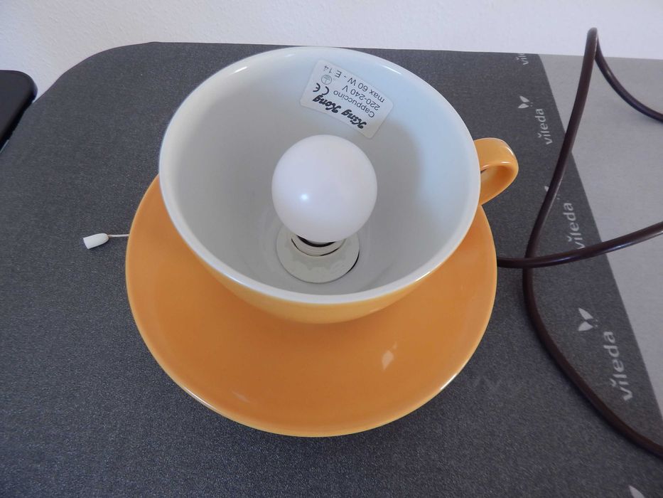 Светильник настольный, настенный.