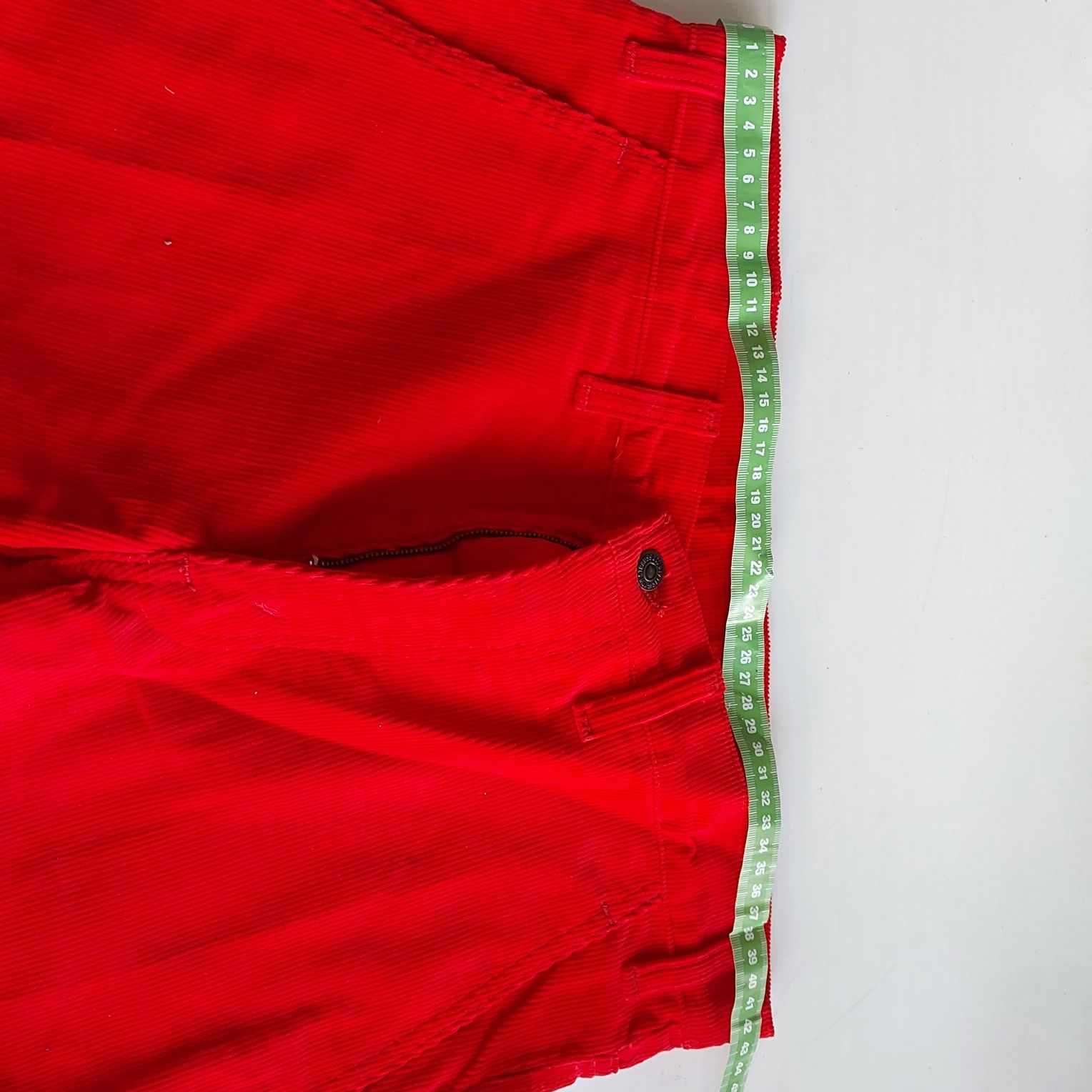 Czerwone spodnie Levis