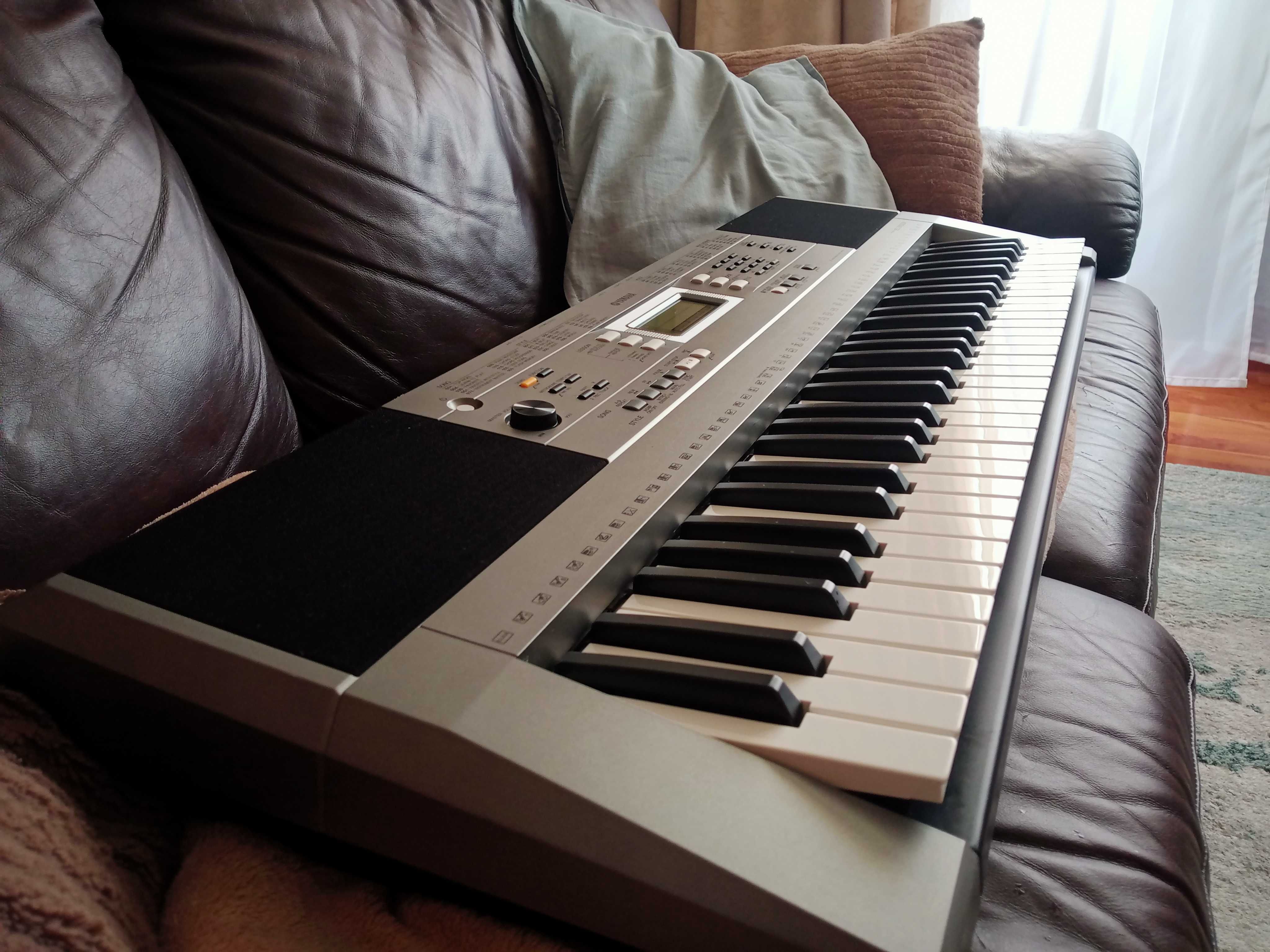 Keyboard Yamaha PSR E353