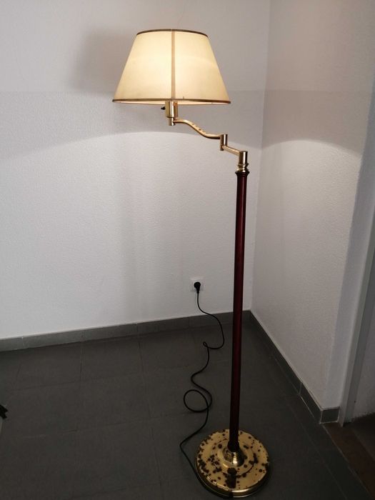 Candeeiro de pé alto, com abraço articulado (Vintage)