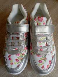 Кросівки для дівчинки бренду Bata розмір 36