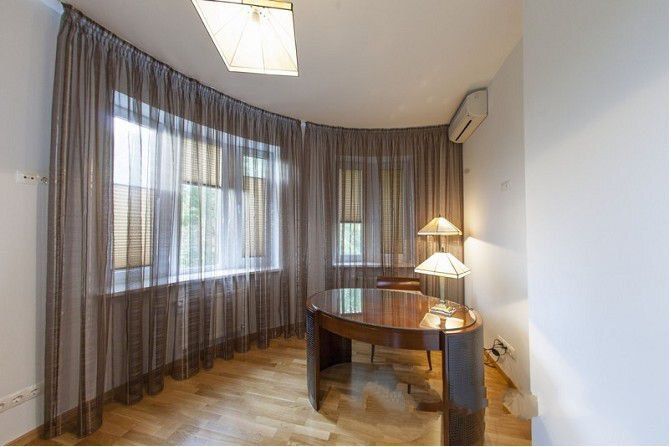 Дом в коттеджном городке с выходом на воду, Козин, Дамба