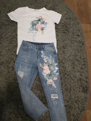 Женский костюм футболка и джинсы