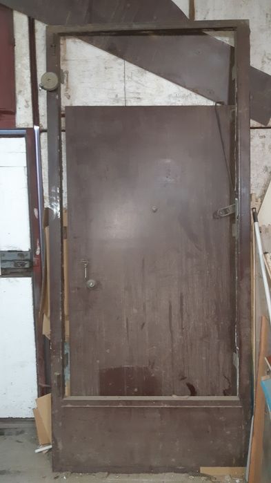 Двері вхідні металеві б/у