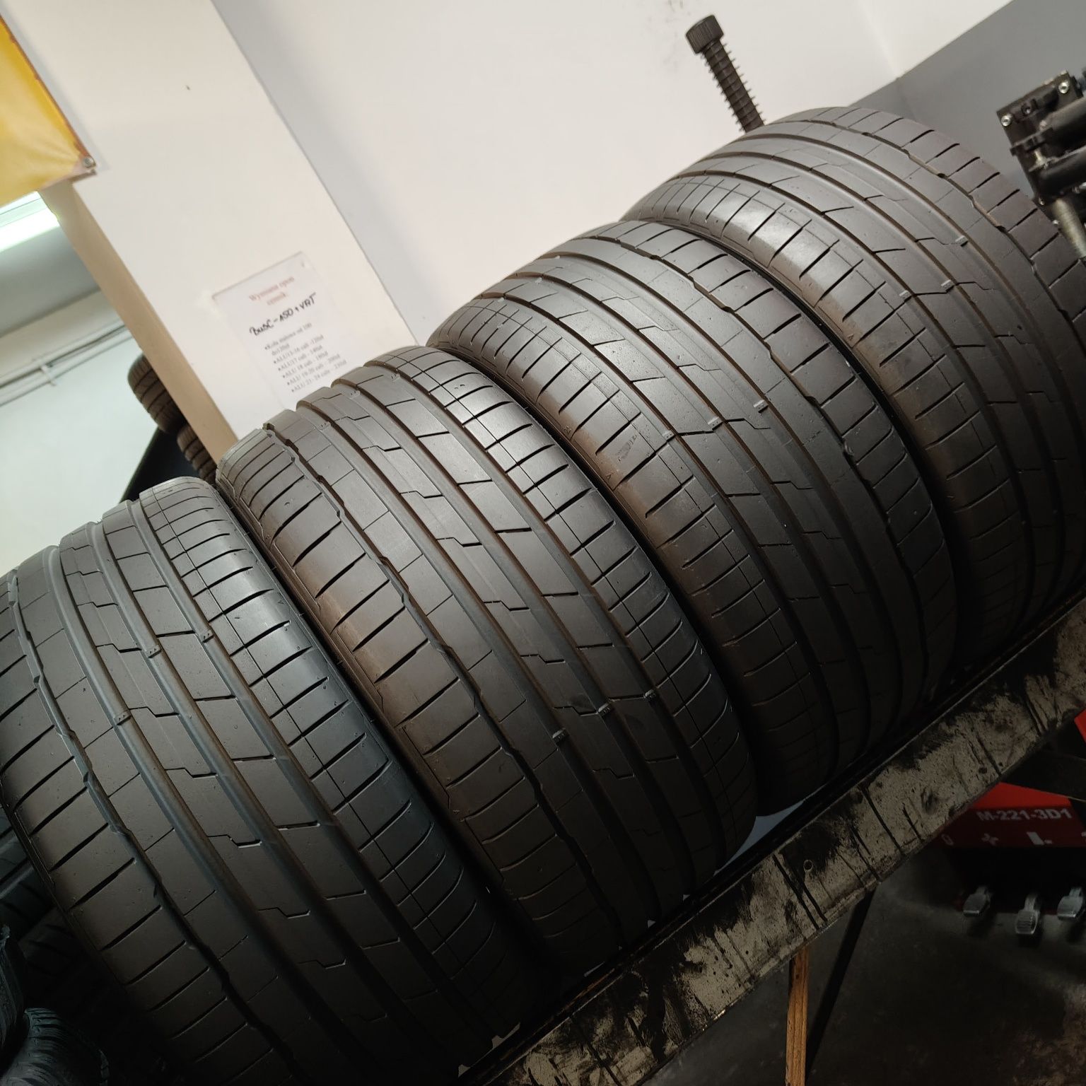 235/35/19 XL Sprzedam komplet opon letnich Hankook