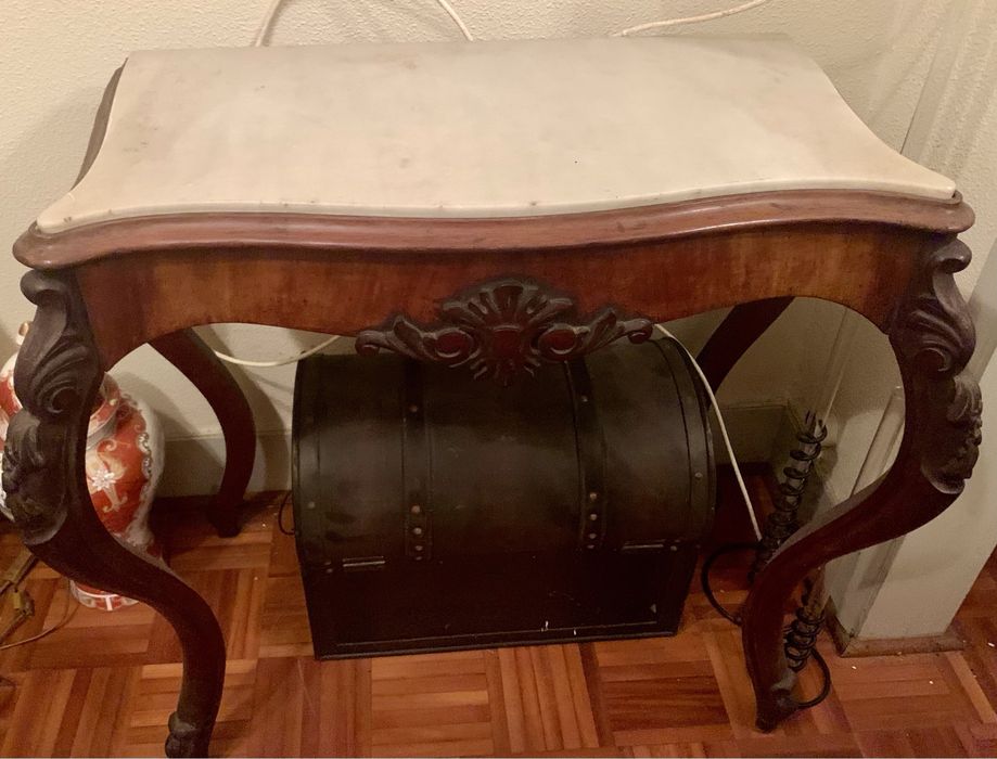 Consola em pedra e madeira