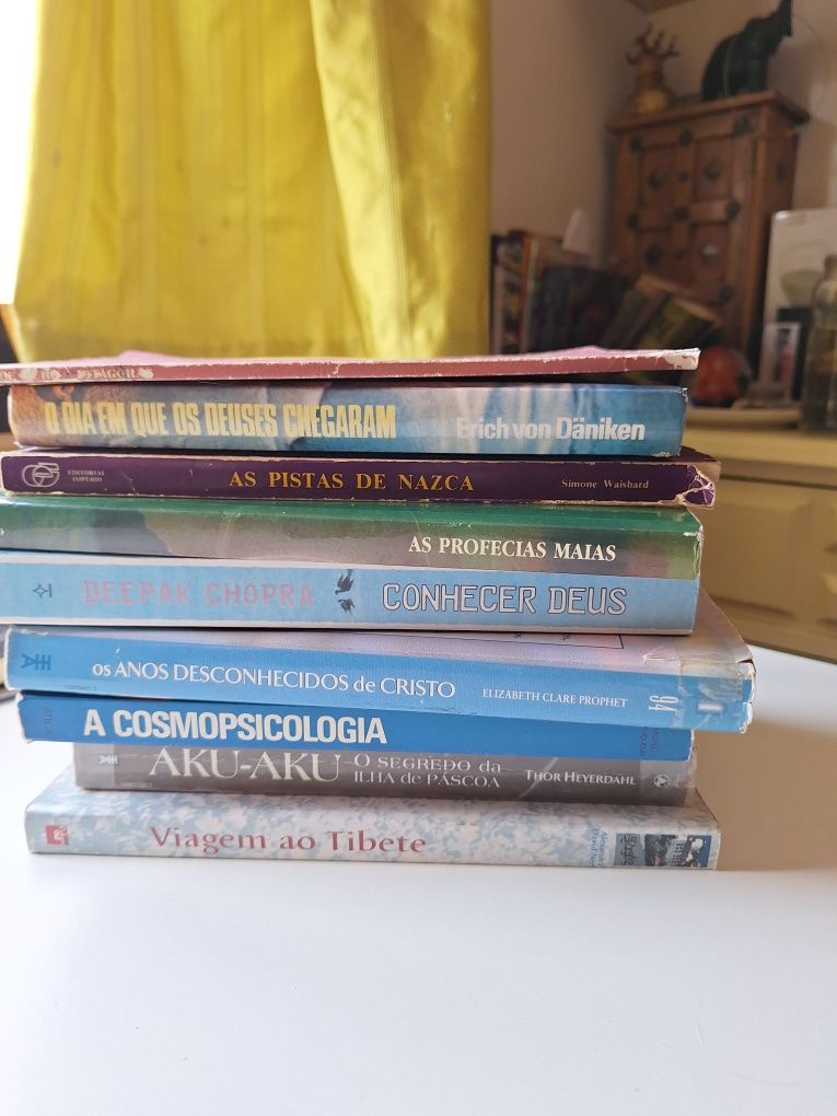 Conjunto de livros de viagem e História esotérica