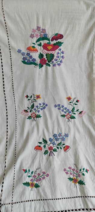 Вишиті старовинні фіранки, шторки.