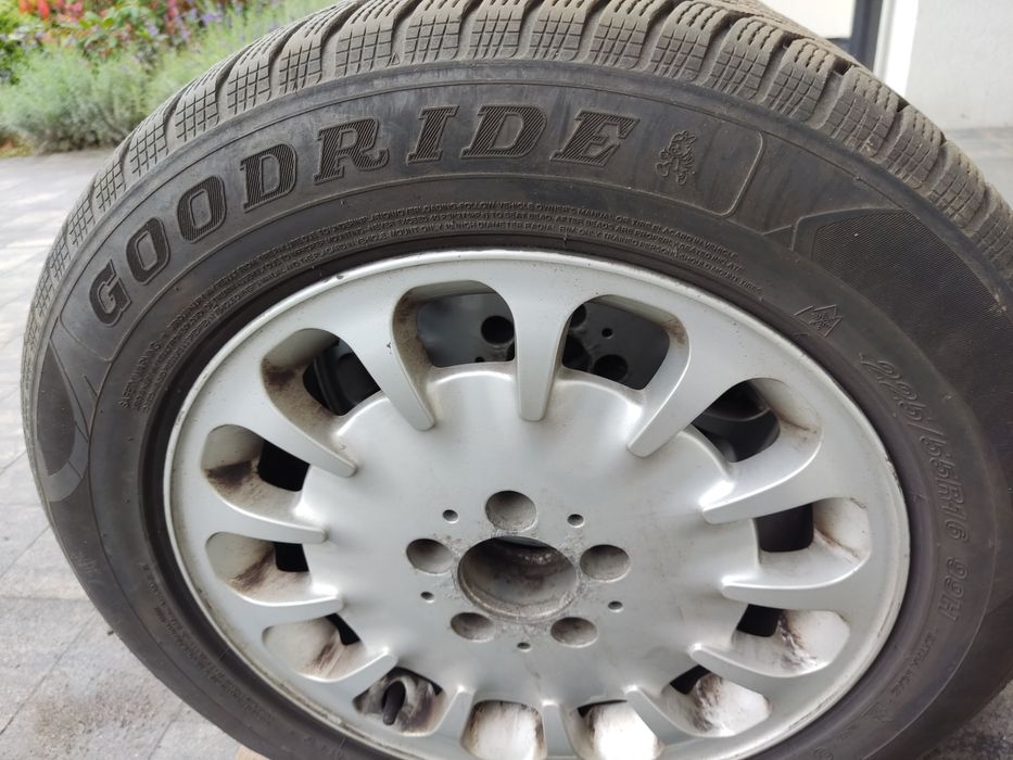 Alufelgi z oponami zimowymi Mercedes
