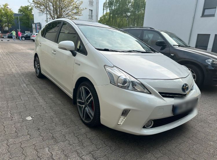 2013r Toyota Prius + plus z niemiec 189 tys km 7 osób