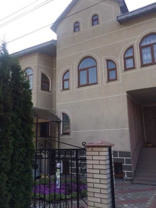 5-к. котедж 409,8 м2 з ремонтом, діл 10 сот за вул. Новокиселівська
