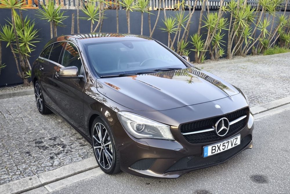Mercedes CLA 180 D Ano 2015 ( Versao Pack Night )