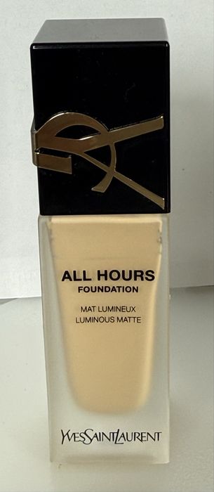 Podklady Estee Lauder Futurist i YSL All hours