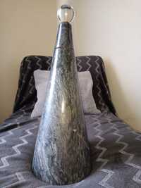 Cone decorativo em mármore