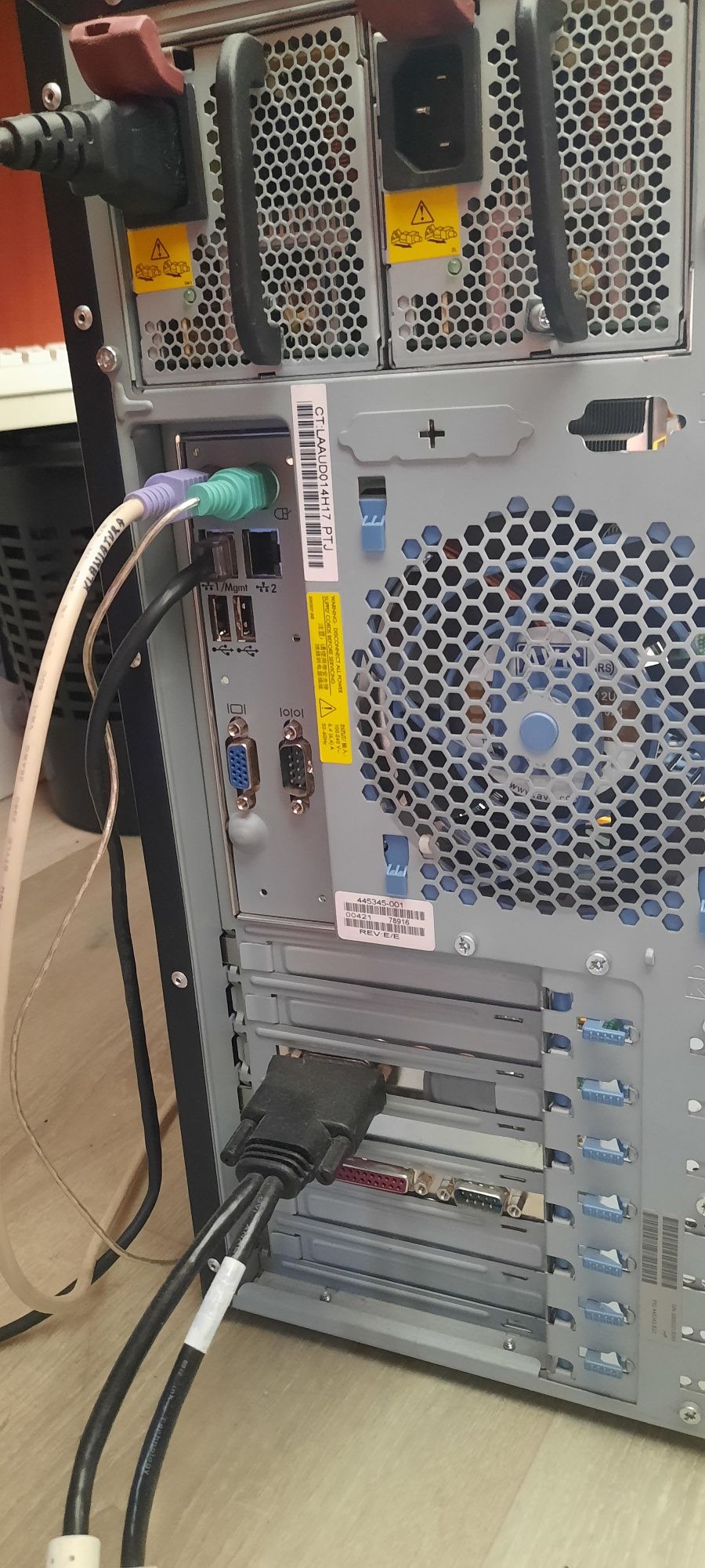 Serwer HP ML310 5p komputer dwa zasilacze dysk HDD