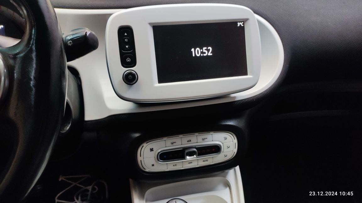 Продам автомобиль smart forfour 2015