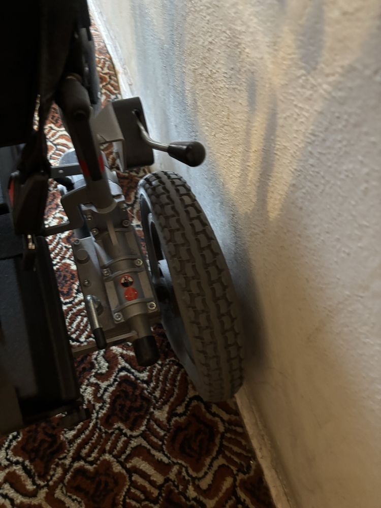 Wózek inwalidzki elektryczny Vermeiren z dobra bateria