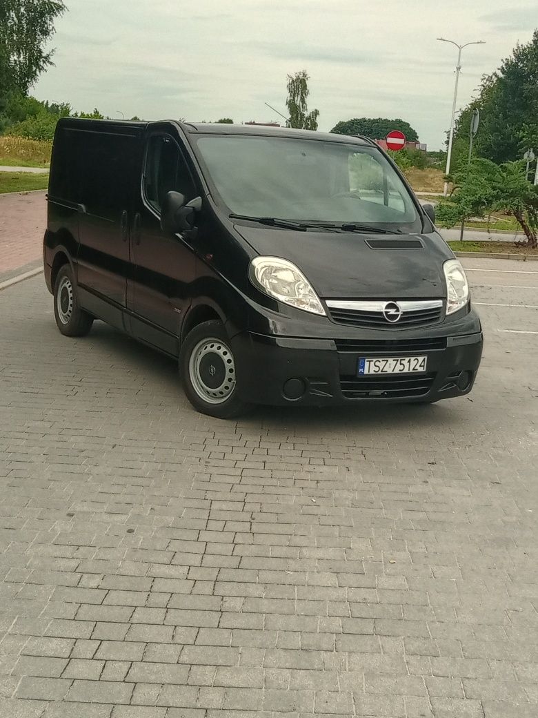 Sprzedam opel Vivaro 3 osoby 2.5 CDTI 150 km   2008r.