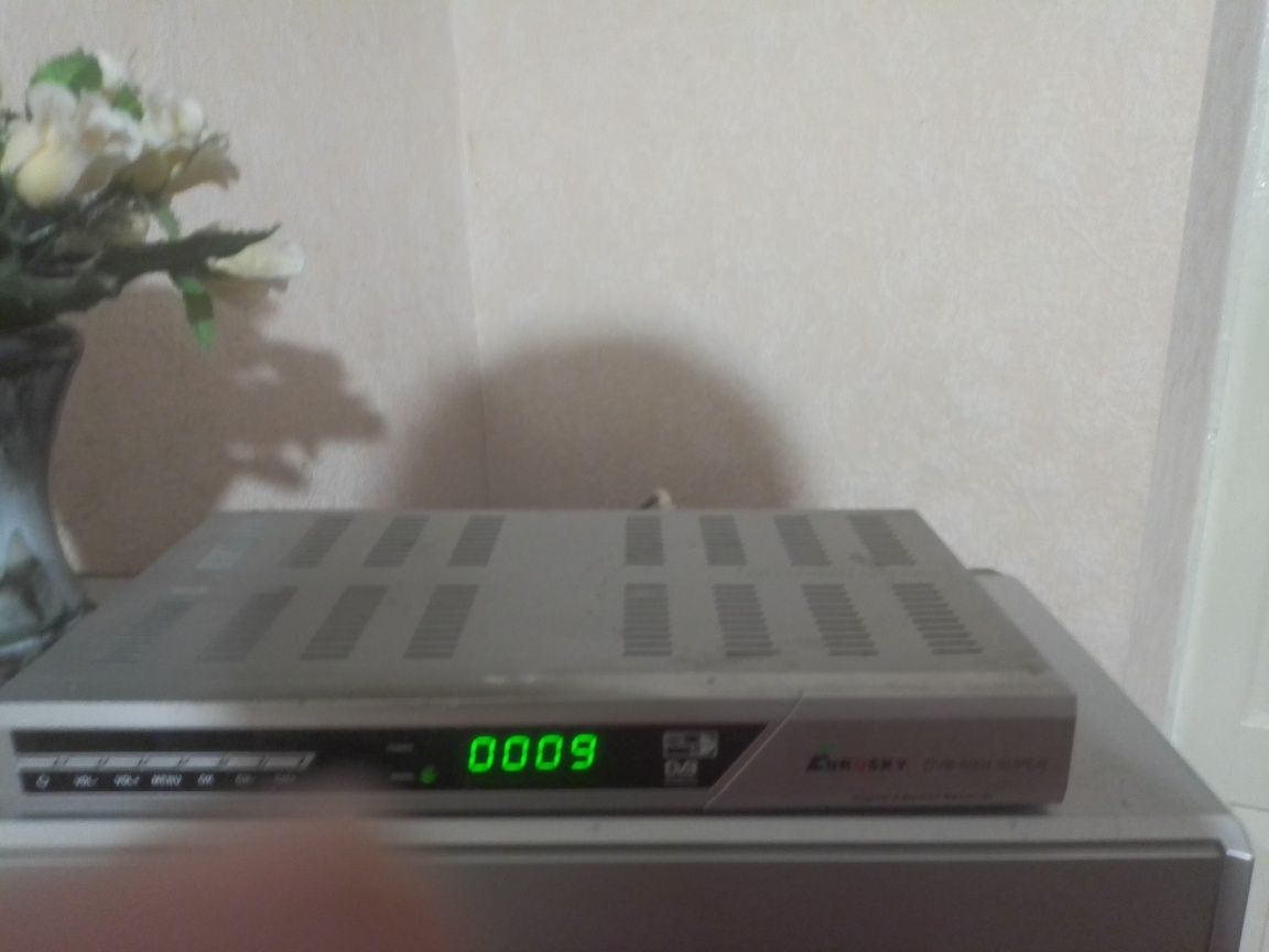 Тюнер  Eurosky DVB-8004 super + пульт