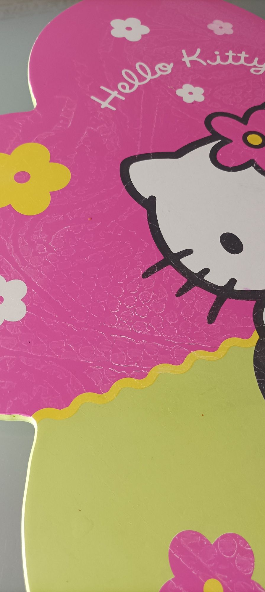 Mesa da Hello Kitty em forma de flor