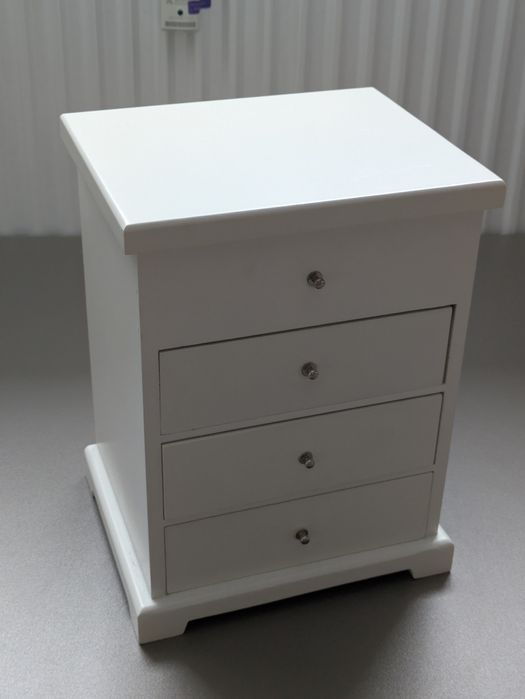 Szkatułka na biżuterię biała