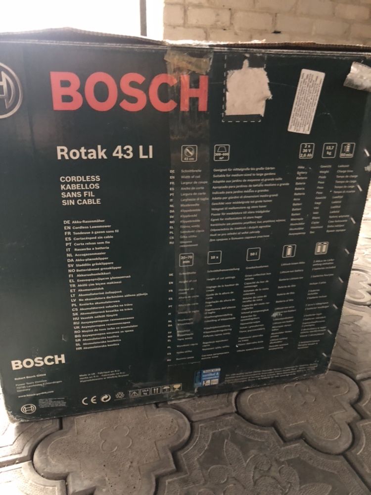 Аккумуляторная газонокосилка Bosch Rotak 43 LI