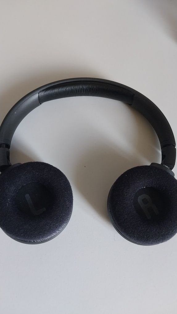 Продам беспроводные наушники JBL