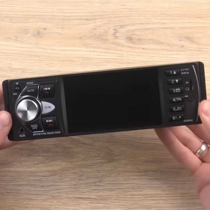 Автомагніитола з дисплеєм bluetooth usb вхід для камери заднього виду