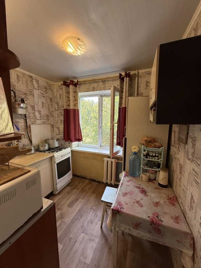 3к.квартира, Алмазний, 60м2, 2/5, в житловому стані