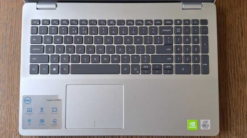 Laptop DELL Inspirion 15 5593 i5-1035G1/8GB/256/Win11/GeForceMX230 IPS