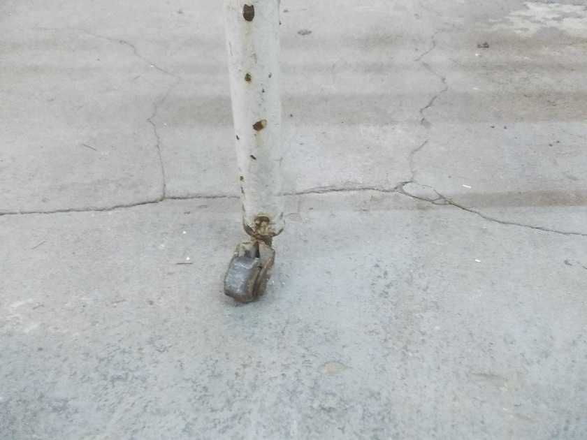 Zabytkowe przedwojenne łóżko metalowe